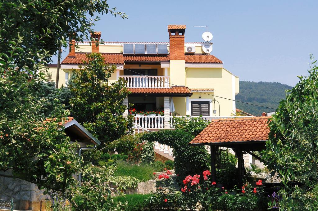 Apartments Petricic With Swimming Pool Ičići Buitenkant foto