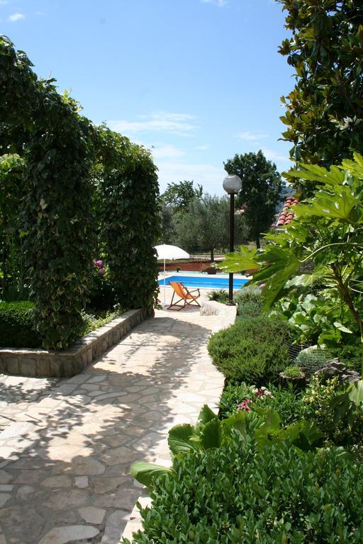 Apartments Petricic With Swimming Pool Ičići Buitenkant foto