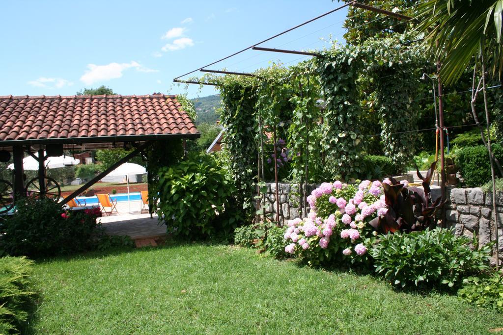 Apartments Petricic With Swimming Pool Ičići Buitenkant foto