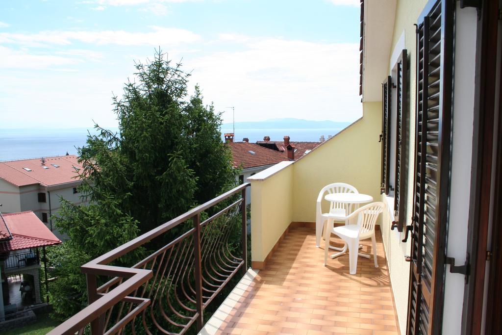 Apartments Petricic With Swimming Pool Ičići Buitenkant foto