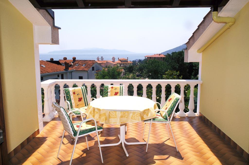 Apartments Petricic With Swimming Pool Ičići Buitenkant foto